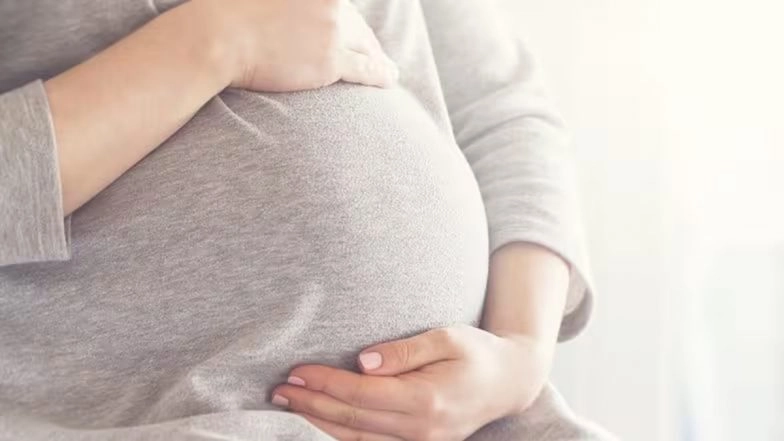 'Age of the Fetus Is Now Almost 9 Months': Madhya Pradesh High Court Denies Permission To Terminate Rape Survivor's 9-Month Pregnancy; Directs CWC To Take Custody of Child After 15 Days