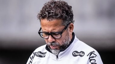 Santos FC Sack Coach Cleber Xavier After Humiliating 0–6 Defeat in Santos vs Vasco da Gama Brazilian Serie A 2025 Match