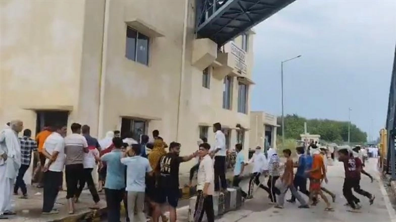 Meerut: Bhuni Toll Plaza Vandalised by Villagers Following Assault on Army Jawan Kapil Kavad, 6 Accused Arrested (Watch Videos)