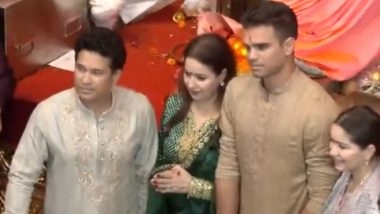 Sachin Tendulkar Visits Lalbaugcha Raja With Family, Seeks Blessing for Ganpati on Occasion of Ganesh Chaturthi 2025 (Watch Video)