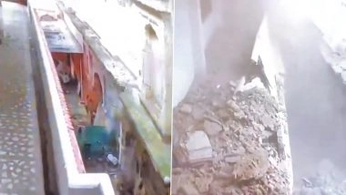 Chhatarpur: 200-Year-Old Palace Crumbles Like a House of Cards Amid Heavy Rain in Madhya Pradesh, Video Surfaces