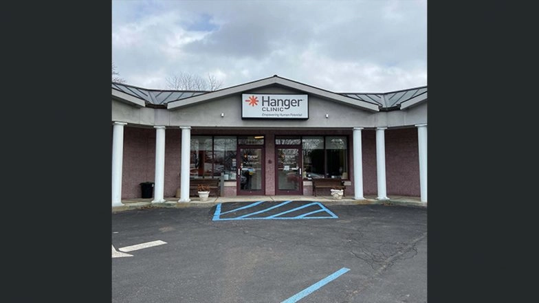 US Shocker: Disabled Woman With MS Crawls Across Hanger Clinic Floor To Charge Phone After Being Forgotten by Staff in Georgia; Rescued (Watch Video)