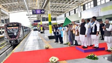 PM Modi in Bengaluru: Karnataka CM Siddaramaiah, Dy CM DK Shivakumar Share Warm Moments With PM Narendra Modi During Namma Metro’s Yellow Line Launch (Watch)