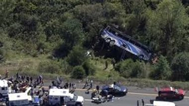 New York Bus Accident: 5 Dead, Several Injured As Driver Loses Control and Tour Bus Crashes in US (Watch Video)