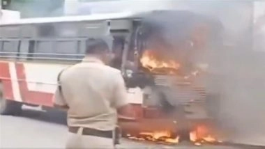 Hyderabad Bus Fire: Passengers Evacuate After Moving TGSRTC Bus Burst Into Flames at Mehdipatnam; Video Surfaces