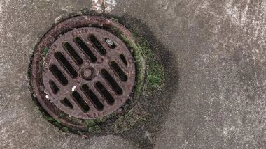 Delhi: 7-Year-Old Boy Falls Into Open Sewer in Rajokri Village, Comes out of His Own After 24-Hour Rescue Operation Fails To Locate Him