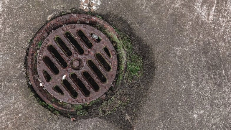 Delhi: 7-Year-Old Boy Falls Into Open Sewer in Rajokri Village, Comes out of His Own After 24-Hour Rescue Operation Fails To Locate Him