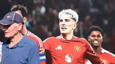 Alejandro Garnacho Mural Outside Old Trafford Defaced Amid Reports Linking Manchester United Star With Shock Chelsea Move (See Pic)