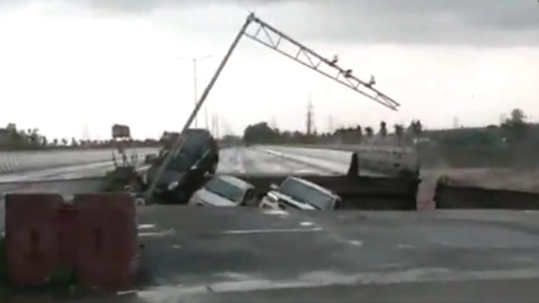 Jammu and Kashmir Road Collapse: Vehicles Stranded After Portion of Road Near Fourth Tawi Bridge Collapses Amid Torrential Rains (Watch Video)