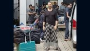 Akshay Kumar Flaunts Gender-Fluid Fashion in Palazzo Pants at Mumbai Airport (Watch Video)