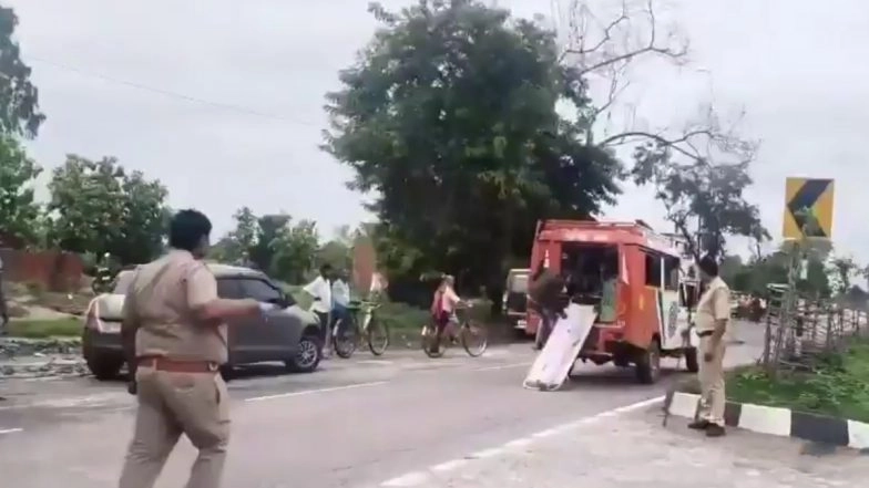 Gonda Viral Video: Body on Stretcher Dragged and Dumped From Moving Ambulance, UP Police Say Family Dropped Corpse To Block Highway in Protest