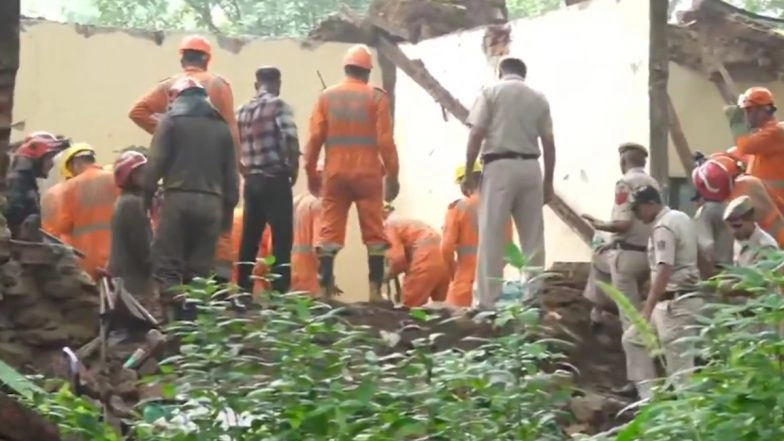 Humayun Tomb Structure Collapse: Several Trapped After Roof of Room at Dargah Sharif Patte Shah in Delhi Gives Way, Rescue Operations Underway (Watch Video)