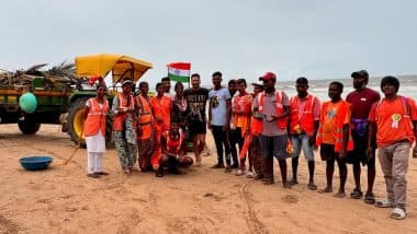 Independence Day 2025: Akshay Kumar Meets ‘Real-Life Heroes Keeping Beaches Clean’ While Playing Beachside Volleyball (See Post)