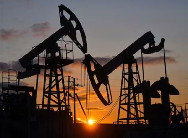 World News | Indian Oil Refiners Continue to Source Oil from Russia