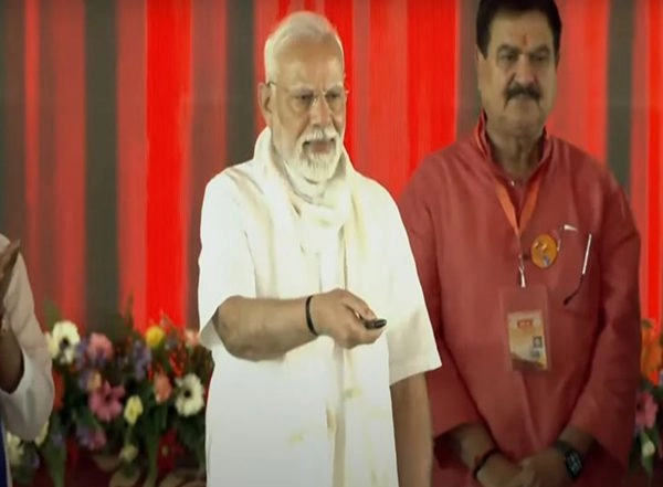 India News | UP: PM Modi Lays Foundation, Inaugurates Development Projects Worth Rs 2200 Cr in Varanasi