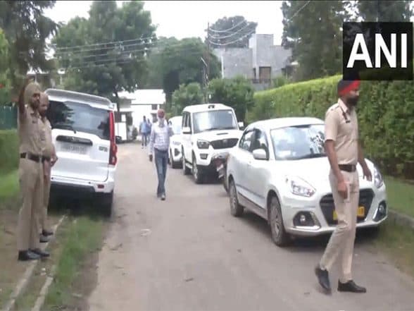 India News | Chandigarh: Punjab Vigilance Bureau Raids Ranjit Singh Gill's Residence Hours After He Joined BJP
