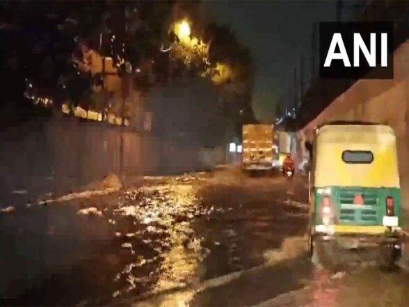 India News | Rain Lashes Parts of Delhi, Causes Waterlogging in Several Areas