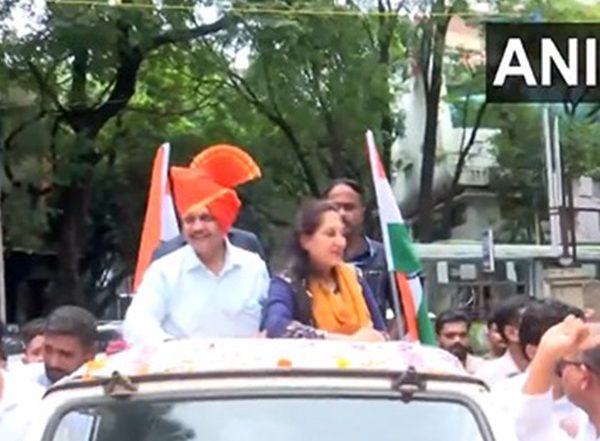 India News | Maharashtra: Lt Col Prasad Shrikant Purohit Given Grand Welcome in Pune After Acquittal in Malegaon Blasts Case