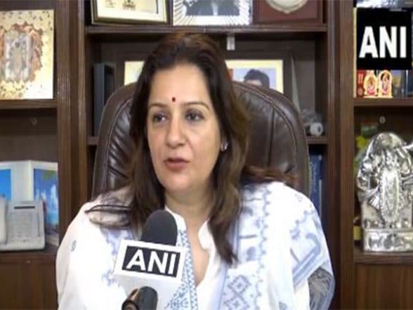 India News | Sena UBT MP Priyanka Chaturvedi Slams Mani Shankar Aiyar over Remarks on Op Sindoor