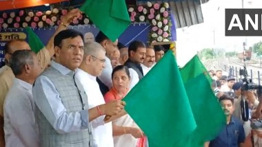 India News | Gujarat: Railway Minister Vaishnaw Flags off Bhavnagar-Ayodhya Weekly Train