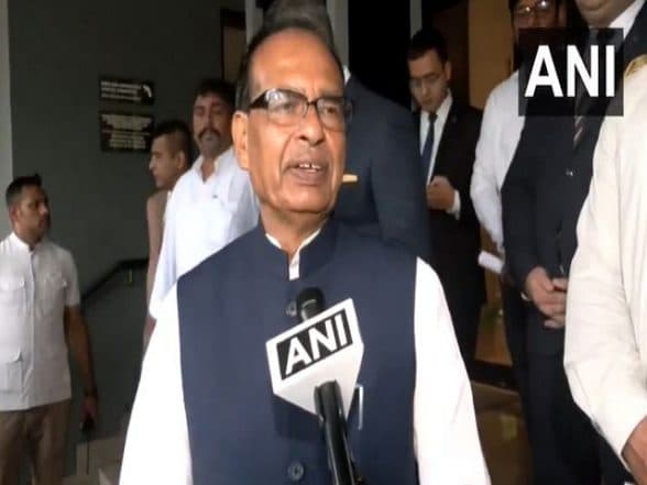 India News | Shivraj Singh Chouhan Reiterates Prime Minister's Call, Urges Citizens to Use Indigenous Products