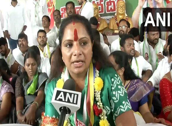 India News | Telangana: BRS MLC K Kavitha Stages 72-hour Hunger Strike, Demanding Clearance of 42% OBC Reservation Bill