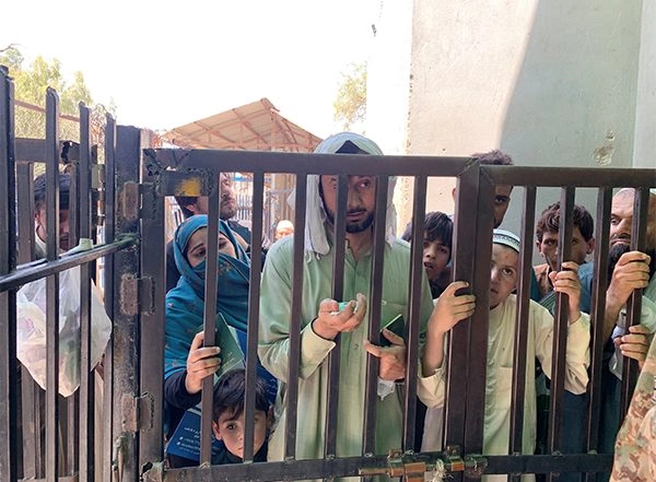 World News | 350 Afghan Detainees Including Women and Children Repatriated from Pakistan Via Torkham