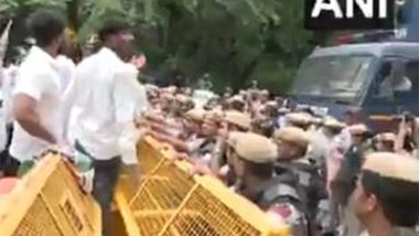 India News | Delhi Police Use Water Cannons Against Congress Leaders Protesting Slum Demolition