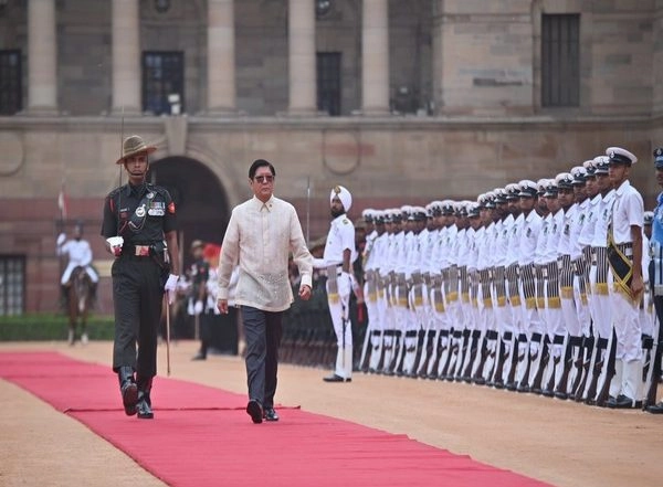 World News | Philippines President Greeted at Rashtrapati Bhavan Forecourt by Murmu, PM Modi