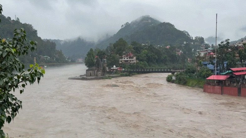 India News | Rain Continues in Himachal Pradesh; Dense Fog, Landslides Cripple Normal Life