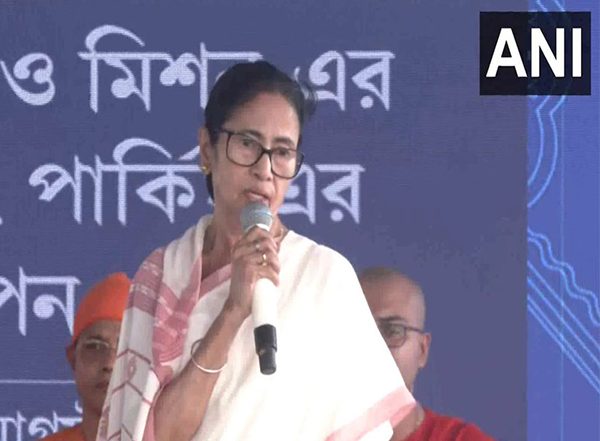 India News | Mamata Banerjee Calls SIR a Backdoor Attempt to Implement NRC