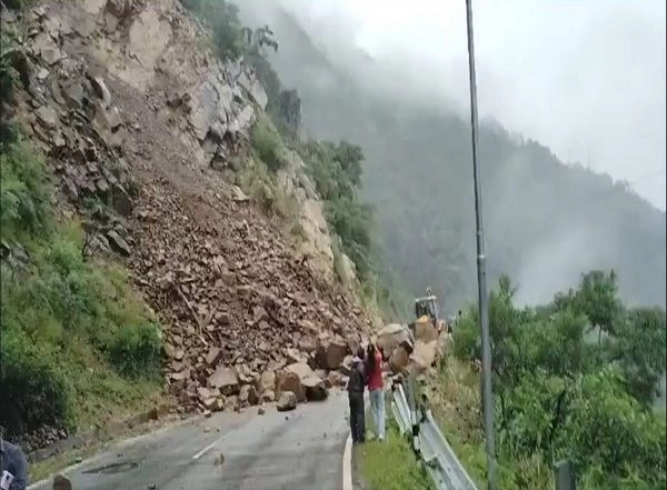 India News | Heavy Rainfall Causes Road Damage on NH-34 in Uttarakhand