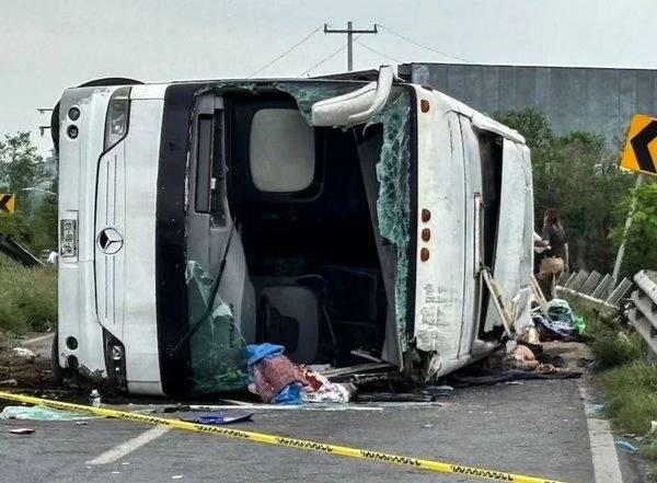 World News | Pakistan: Bus Plummets into Pond Near Ahmedabad Town; Two Dead, 13 Injured