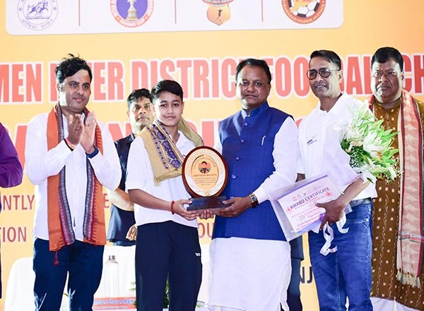 Business News | Odisha CM Honours Jindal Sports Hostel Athlete Sweta Rani for Bronze at Asian Wushu Championship