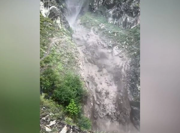 India News | 1 Dead, 1196 Rescued as Kinnaur-Kailash Yatra Suspended Owing to Rains: DC Kinnaur