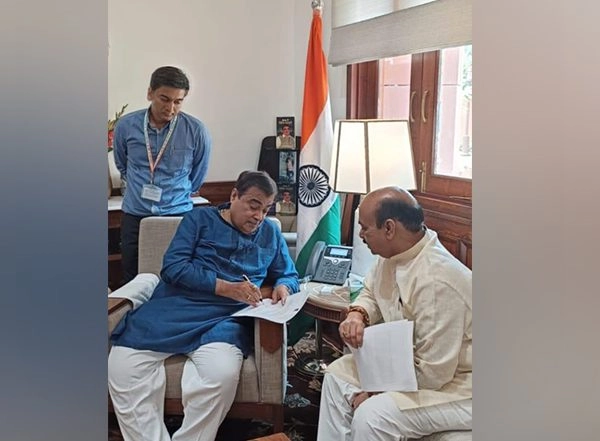 India News | Former Karnataka CM Bommai Urges Nitin Gadkari to Expedite Work on Karwar-Ilkal National Highway