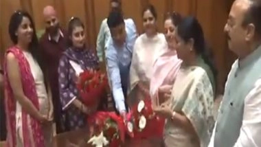 India News | Delhi: Parents Meet CM Rekha Gupta on School Education Bill; Express Gratitude
