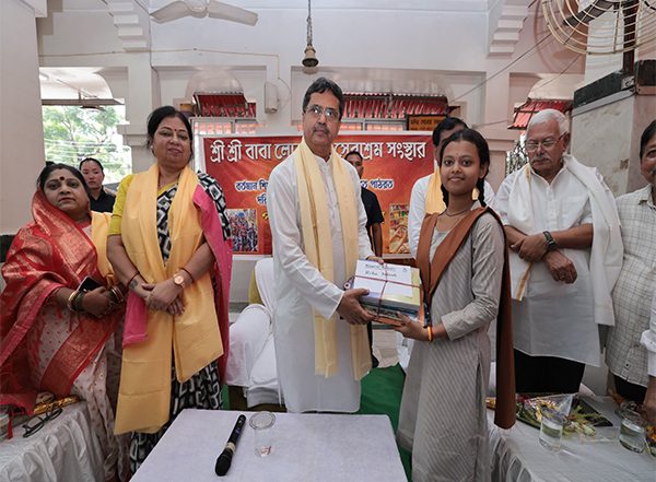 India News | Tripura CM Distributes Textbooks to Underprivileged Students from Different Schools