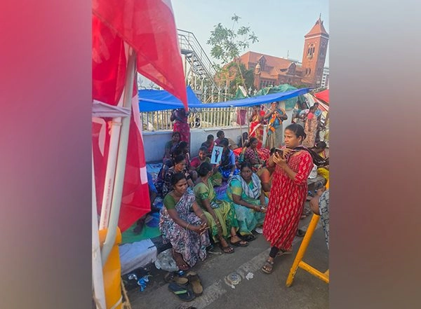 India News | Tamil Nadu: Sanitation Workers' Protest Against Privatisation Enters Sixth Day; Demand Permanent Employment