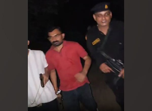 India News | UP: Wanted Mafia Ashish Ranjan Nabbed in Encounter with Prayagraj STF, 3 Officers Injured