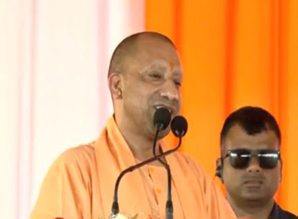 India News | UP: During Opposition Govts' Tenure, Neither Daughters nor Businessmen Were Safe; Now Only Rioters Are Unsafe, Says CM Yogi