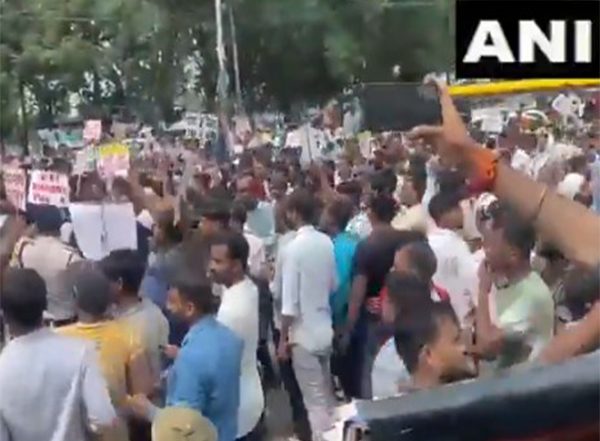India News | STET Aspirants Protest in Patna, Police Resort to Lathicharge