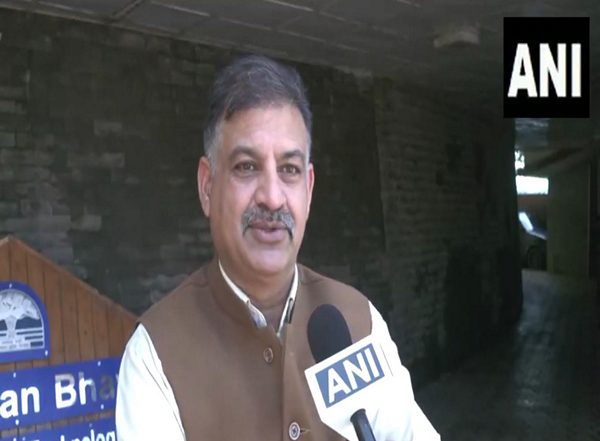 India News | Himachal Pradesh: Tree Collapses Onto the Environment Directorate Building; Senior Scientist Confirms No Loss of Life