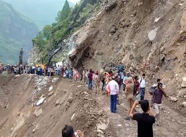 Uttarakhand Cloudburst: Roads Near Bhanrepani Blocked, State Govt Confirms ‘556 People Evacuated Today From Flood-Hit Dharali and Harsil’