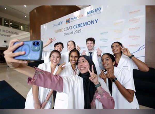 Business News | Career-switching Professionals, Twins and Trailblazers: Duke-NUS' Class of 2029 Redefines Path to Medicine