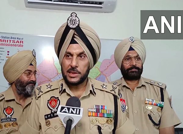 India News | Punjab: Two Arrested in Amritsar for Spray-painting Anti-national Slogans in Multiple Locations
