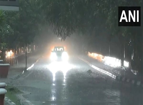India News | Delhi Experiences Heavy Rainfall, Waterlogging at Several Places