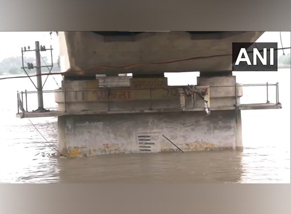 India News | Uttar Pradesh: Ganga Water Level Reaches Closer to Danger Level, Saryu River Water Level Also on Rise