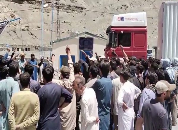 World News | Protest on Karakoram Highway Disrupts Pakistan-China Trade for 20 Days over Illegal Taxation in PoGB