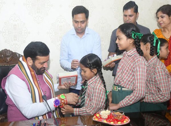India News | School Girls Tie Rakhi to Haryana CM Nayab Saini on Raksha Bandhan